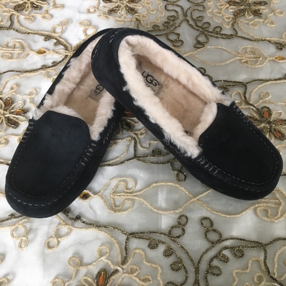 UGG Ansley Black Suede Moccasins Size 7